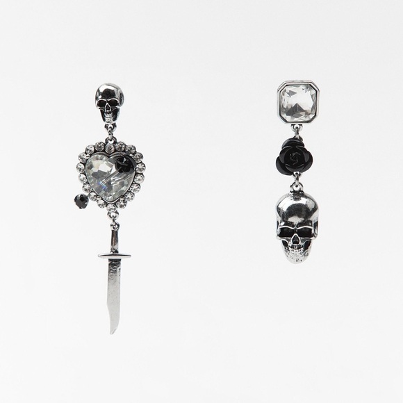 ZARA Skull Heart Earrings NWT ✨✨🔥🔥 Halloween - Picture 1 of 3